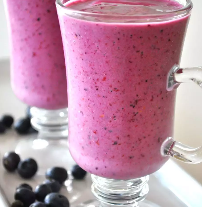 Hailey Bieber Smoothie with strawberry